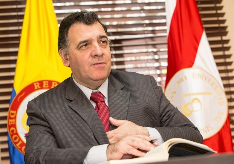 José G Hernández  