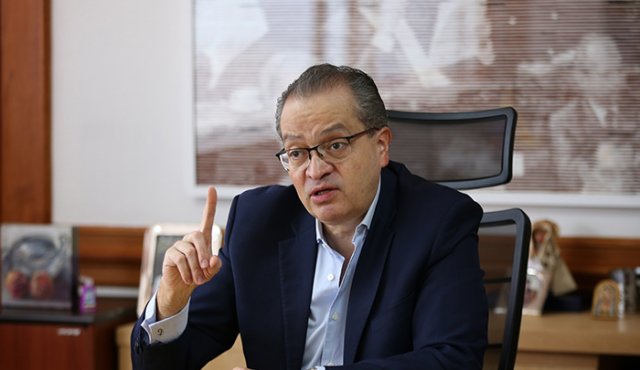 El procurador general de la nación Fernando Carrillo Flórez dijo que Colombia está viviendo momentos oscuros en orden público y en materia social, que pueden llevar a naufragar a la institucionalidad colombiana. 