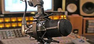 La Radio ha sido protagonista, cronista y difusora de los eventos más importantes de los dos últimos siglos. Desde los conflictos bélicos, los grandes descubrimientos científicos, los vaivenes de la Política; desde el espacio de lo cotidiano y también del mundo global.