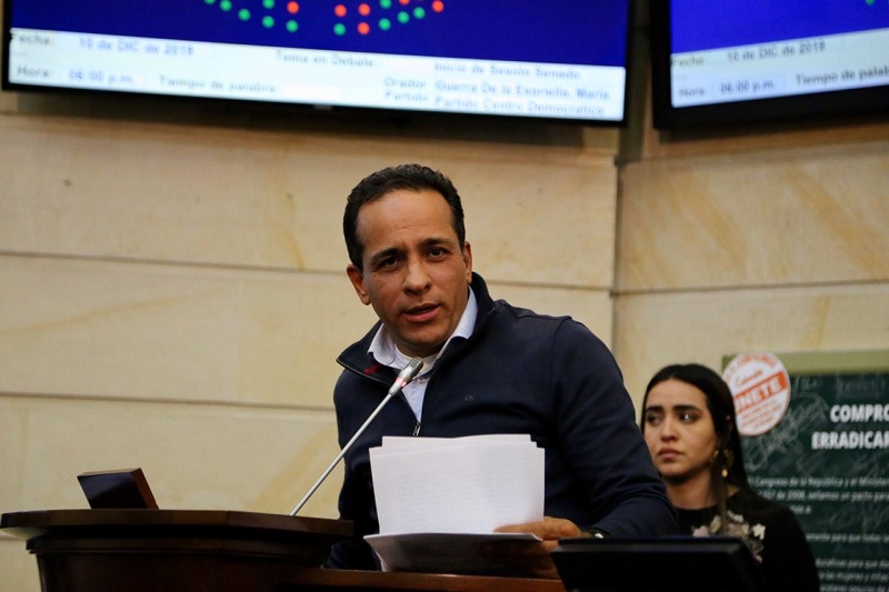 Ante la grave situación que están viviendo los habitantes del litoral pacífico colombiano ocasionado por el contagio del coronavirus y que ya asciende a 3.658 casos, una Comisión Especial, liderada por el segundo vicepresidente de la corporación, Alexander López y los congresistas Temístocles Ortega Narváez, Roosvelt Rodríguez Rengifo y Guillermo García Realpe, interrogarán a cuatro ministros y otros funcionarios del gobierno para que respondan las soluciones que mitiguen la problemática y grave afectación a los habitantes de esa región del país ocasionada por el coronavirus. 