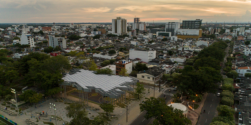 Una tormenta social rodea el cálido ambiente de Barrancabermeja contra los directivos de la Empresa Colombiana de Petróleos Ecopetrol, cuando sus habitantes observan que en plena pandemia por el COVID_19, los servicios de alimentación y logística para los empleados de la refinería, lo adjudicaron a la multinacional inglesa Compas Group, dejando por fuera a los empresarios del puerto petrolero que cuentan con la infraestructura y el personal idóneo para atender esos requerimientos.