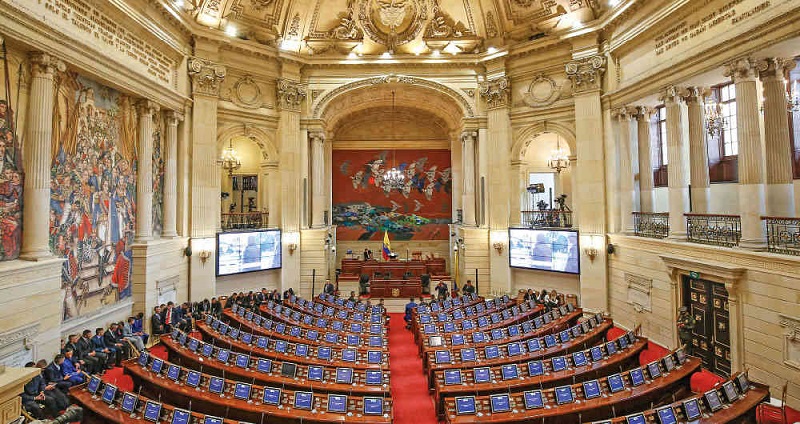 La elección de las mesas directivas de Senado y Cámara de Representantes, a partir del 20 de julio,  debe hacerse presencialmente, puesto que según la legislación establecida en el  reglamento del Congreso, ese acto constitucional y legal, se lleva a cabo a través del voto secreto.