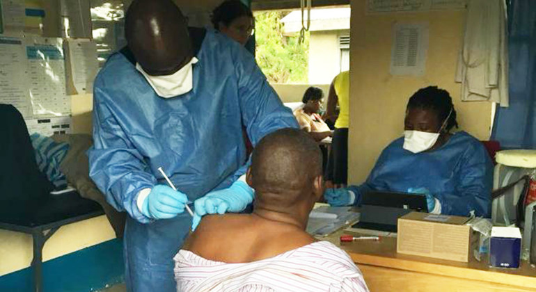 El Ministerio de Salud de la República Democrática del Congo anunció que ha comenzado pruebas para evaluar la efectividad y la seguridad de los medicamentos utilizados en el tratamiento de pacientes con ébola.