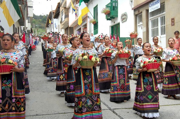 Nuestra tierra, Santander, es uno de los departamentos más inmensos de Colombia, poseedor de una intensa reserva hídrica, de ecosistemas variados y climas diversos, belleza natural, cultura residencial popular muy especial, mujeres bellas y sinceras que le hacen honor a la lealtad y de hombres trabajadores y responsables.  